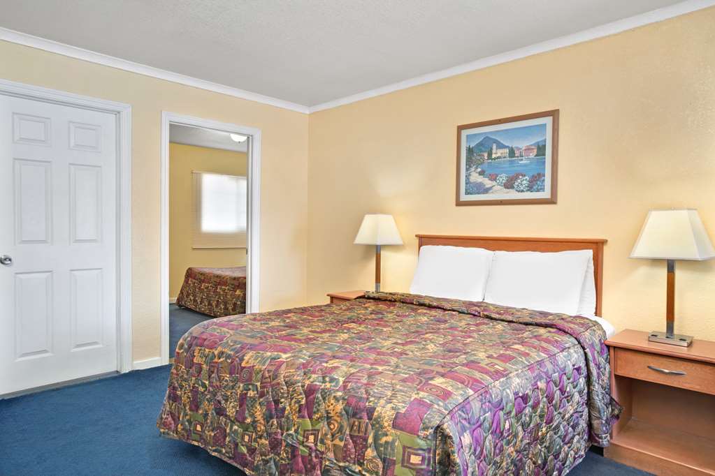 Knights Inn Santa Cruz Zimmer foto