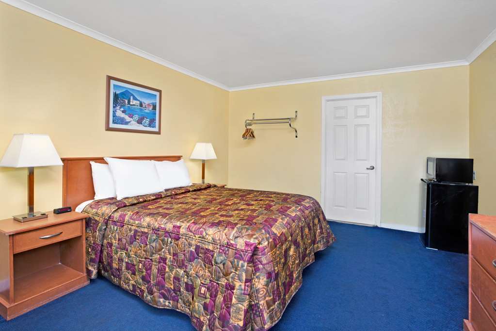 Knights Inn Santa Cruz Zimmer foto